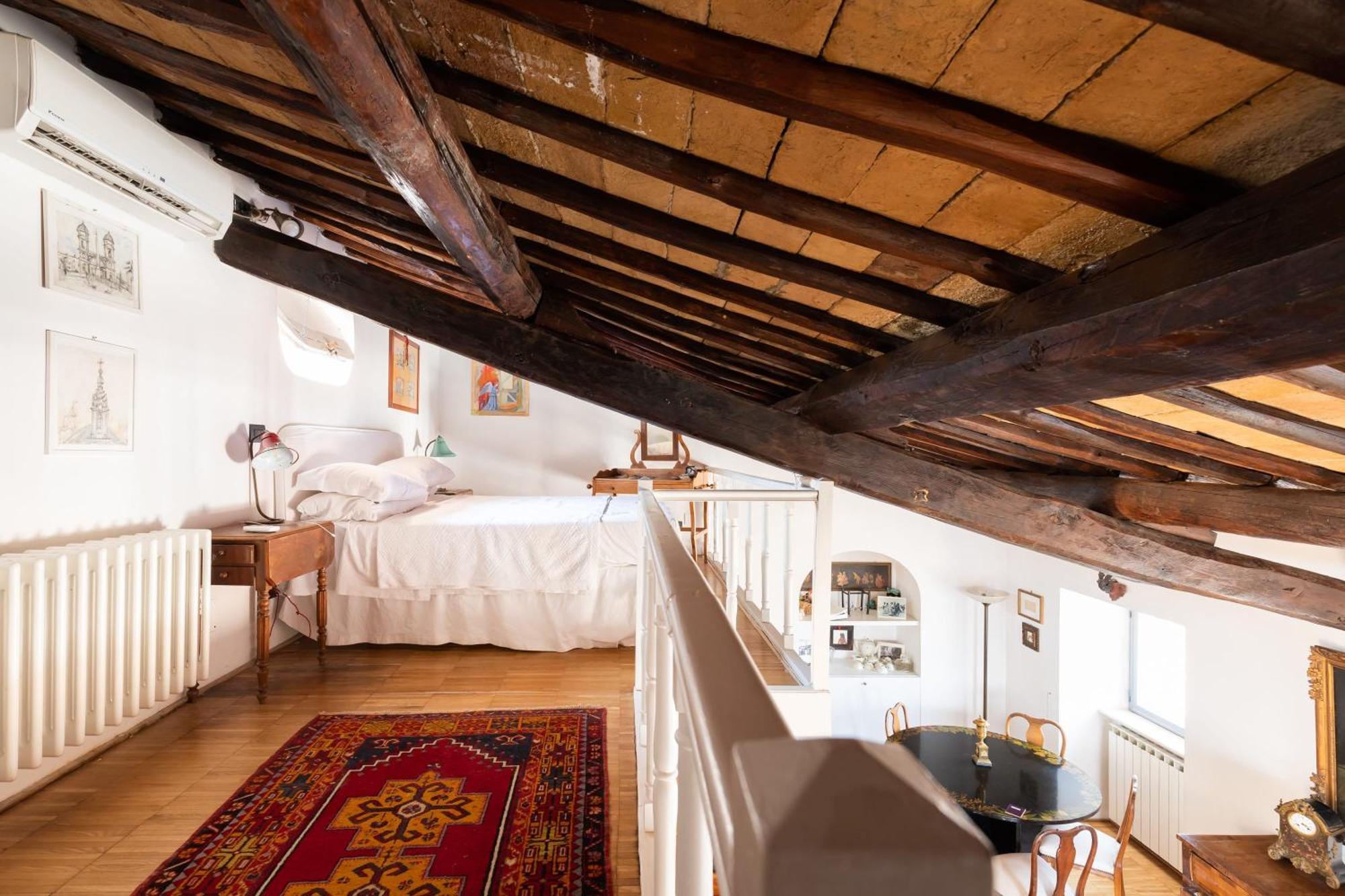 Farnese Stunning Penthouse | Romeloft Apartamento